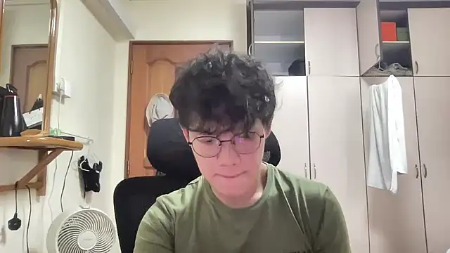 Passionatetwink2 online show from November 1, 2025, 7:35 am