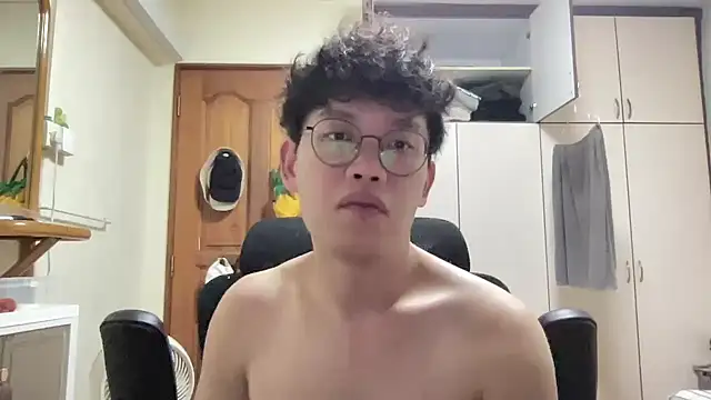 Passionatetwink2 online show from January 17, 2026, 4:10 pm