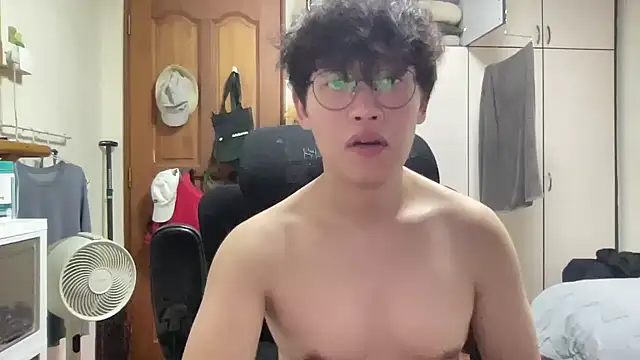 Snapshot of Passionatetwink2 chatting on March 13, 2026, 12:32 pm Passionatetwink2 online show from March 13, 2026, 12:32 pm