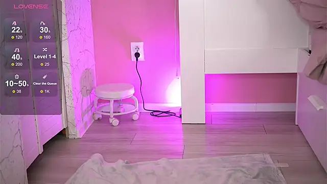 Snapshot of DeborahLowe chatting on January 14, 2026, 11:03 am DeborahLowe online show from January 14, 2026, 11:03 am