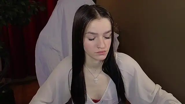 E l i z e  online show from December 5, 2025, 5:28 am