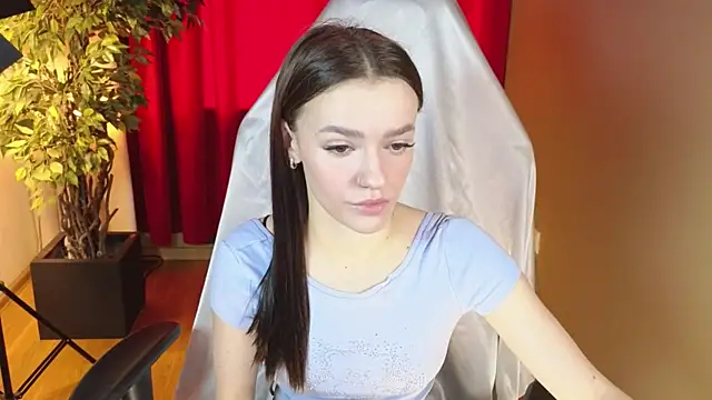 E l i z e  online show from October 8, 2025, 5:20 am