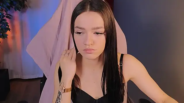 E l i z e  online show from October 10, 2025, 5:19 am