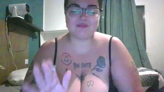 Snapshot of PirateXL chatting on June 4, 2026, 11:20 pm PirateXL online show from June 4, 2026, 11:20 pm