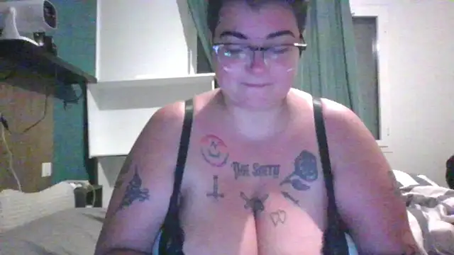 Snapshot of PirateXL chatting on June 6, 2026, 8:36 pm PirateXL online show from June 6, 2026, 8:36 pm