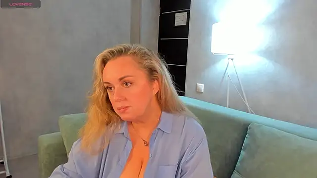 Snapshot of Sky_Kuper chatting on September 27, 2025, 9:32 pm Sky Kuper online show from September 27, 2025, 9:32 pm