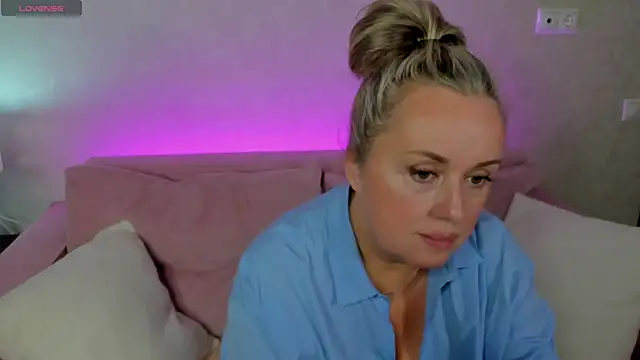 Snapshot of Sky_Kuper chatting on September 8, 2025, 11:59 pm Sky Kuper online show from September 8, 2025, 11:59 pm