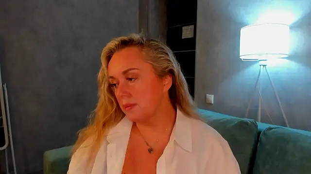 Snapshot of Sky_Kuper chatting on November 2, 2025, 11:43 pm Sky Kuper online show from November 2, 2025, 11:43 pm