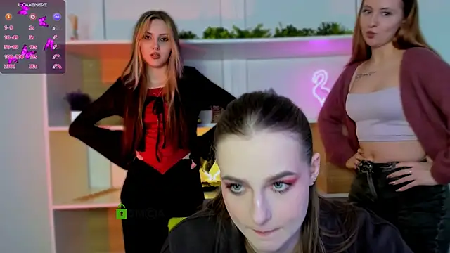 Snapshot of mila_glow1 chatting on November 12, 2025, 12:53 pm mila glow1 online show from November 12, 2025, 12:53 pm