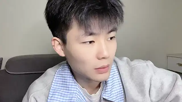 Snapshot of xiaoyang5200 chatting on November 12, 2025, 1:59 pm xiaoyang5200 online show from November 12, 2025, 1:59 pm