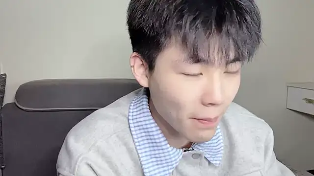 Snapshot of xiaoyang5200 chatting on November 23, 2025, 1:54 pm xiaoyang5200 online show from November 23, 2025, 1:54 pm