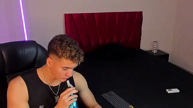 Snapshot of paull_george chatting on November 11, 2025, 2:34 pm paull george online show from November 11, 2025, 2:34 pm