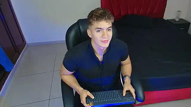 Snapshot of paull_george chatting on October 31, 2025, 2:57 pm paull george online show from October 31, 2025, 2:57 pm