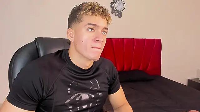 Snapshot of paull_george chatting on September 13, 2025, 1:22 pm paull george online show from September 13, 2025, 1:22 pm