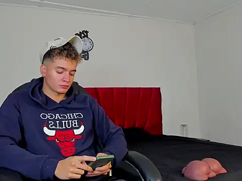 Snapshot of paull_george chatting on October 10, 2025, 4:19 pm paull george online show from October 10, 2025, 4:19 pm