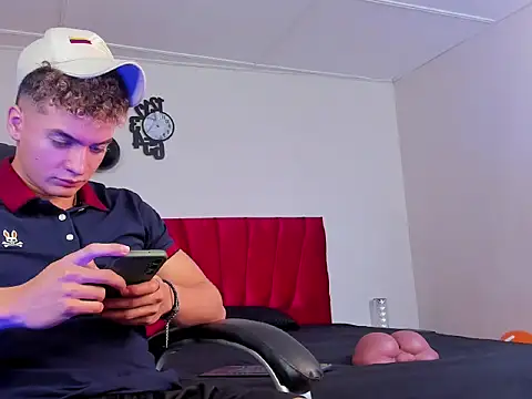 Snapshot of paull_george chatting on October 11, 2025, 3:02 pm paull george online show from October 11, 2025, 3:02 pm