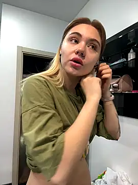 Snapshot of LunaMillie chatting on November 8, 2025, 5:55 am LunaMillie online show from November 8, 2025, 5:55 am