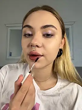 Snapshot of LunaMillie chatting on September 25, 2025, 4:40 am LunaMillie online show from September 25, 2025, 4:40 am