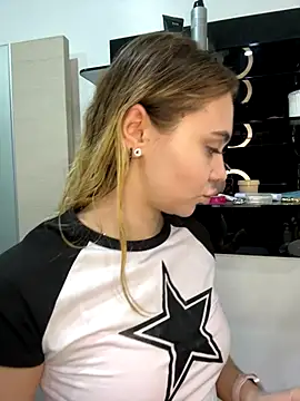 Snapshot of LunaMillie chatting on October 21, 2025, 9:09 am LunaMillie online show from October 21, 2025, 9:09 am