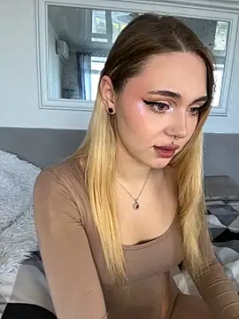 Snapshot of LunaMillie chatting on September 16, 2025, 8:37 am LunaMillie online show from September 16, 2025, 8:37 am