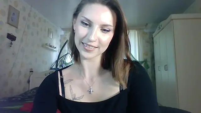 Snapshot of RuxaShade chatting on September 29, 2025, 12:22 pm RuxaShade online show from September 29, 2025, 12:22 pm