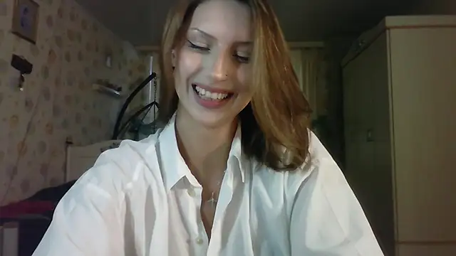 Snapshot of RuxaShade chatting on October 14, 2025, 11:22 am RuxaShade online show from October 14, 2025, 11:22 am