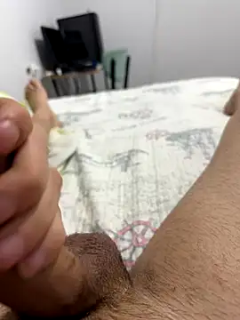 doyumsuz3131 online show from November 28, 2025, 10:21 pm