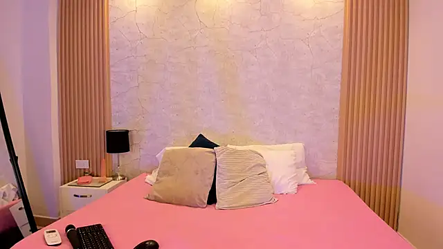 Snapshot of NaomyCollins__ chatting on November 1, 2025, 2:00 pm NaomyCollins online show from November 1, 2025, 2:00 pm