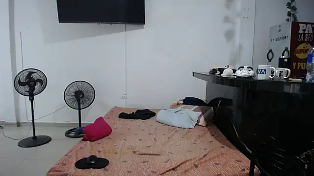 Snapshot of yohacriss chatting on October 26, 2025, 8:37 am yohacriss online show from October 26, 2025, 8:37 am