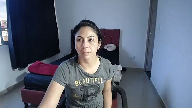 Snapshot of yohacriss chatting on December 4, 2025, 10:31 pm yohacriss online show from December 4, 2025, 10:31 pm