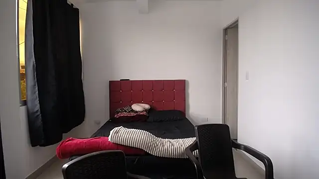 Snapshot of yohacriss chatting on November 24, 2025, 3:23 pm yohacriss online show from November 24, 2025, 3:23 pm