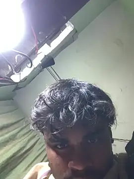 Snapshot of uniquesexyboy5689 chatting on February 15, 2026, 2:05 pm uniquesexyboy5689 online show from February 15, 2026, 2:05 pm