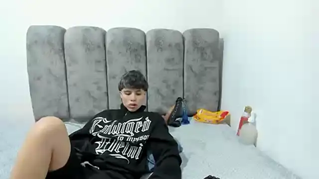 Bruno Cruzz online show from April 18, 2026, 2:25 am