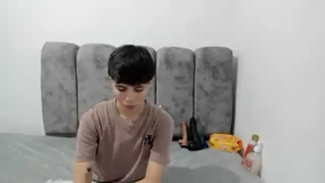 Bruno Cruzz online show from April 15, 2026, 2:17 am