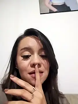 Sky Junne online show from September 12, 2025, 4:12 am