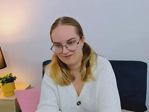 Snapshot of AliceCrazy69 chatting on November 7, 2025, 1:15 pm AliceCrazy69 online show from November 7, 2025, 1:15 pm