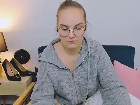 Snapshot of AliceCrazy69 chatting on November 17, 2025, 3:27 pm AliceCrazy69 online show from November 17, 2025, 3:27 pm