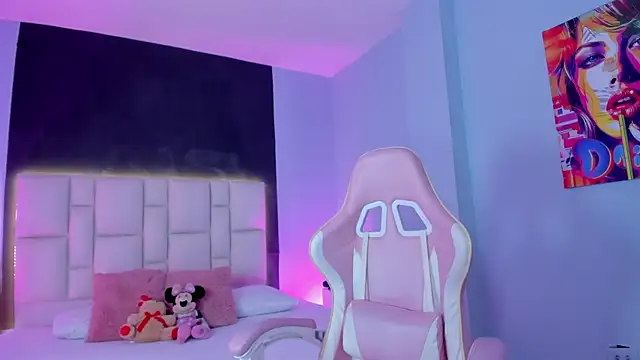 Snapshot of SammyRose_ chatting on October 21, 2025, 7:35 pm SammyRose online show from October 21, 2025, 7:35 pm