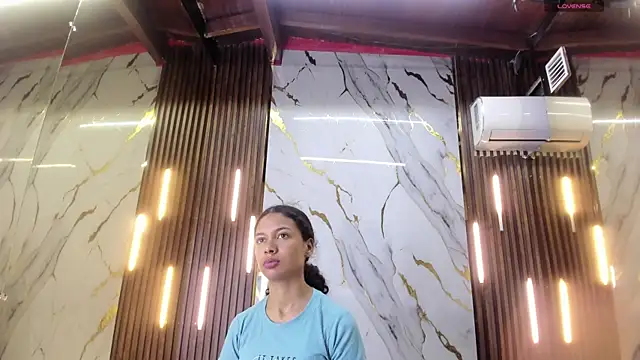 Snapshot of VictoriaDuart chatting on January 10, 2026, 8:48 pm VictoriaDuart online show from January 10, 2026, 8:48 pm