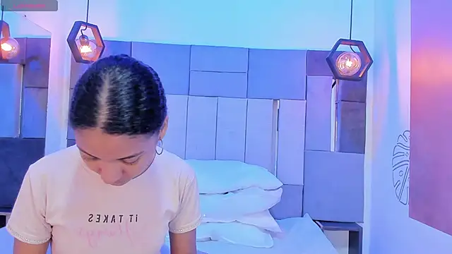 Snapshot of VictoriaDuart chatting on February 2, 2026, 8:08 pm VictoriaDuart online show from February 2, 2026, 8:08 pm