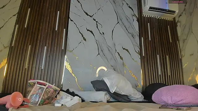 Snapshot of VictoriaDuart chatting on December 20, 2025, 8:01 pm VictoriaDuart online show from December 20, 2025, 8:01 pm