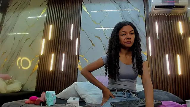 Snapshot of VictoriaDuart chatting on December 14, 2025, 8:25 pm VictoriaDuart online show from December 14, 2025, 8:25 pm