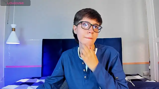 Tsuki Maru online show from November 15, 2025, 8:24 pm