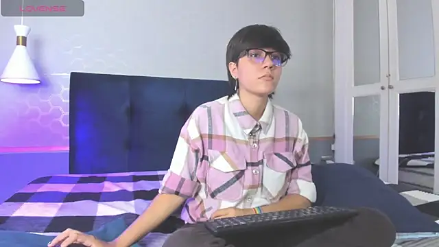 Snapshot of Tsuki_Maru chatting on October 6, 2025, 8:09 pm Tsuki Maru online show from October 6, 2025, 8:09 pm