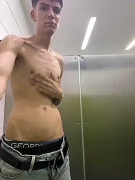 Snapshot of Luck__090 chatting on September 22, 2025, 1:33 am Luck 090 online show from September 22, 2025, 1:33 am