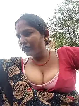 Snapshot of Hot_Seema83 chatting on October 3, 2025, 4:25 am Hot Seema83 online show from October 3, 2025, 4:25 am