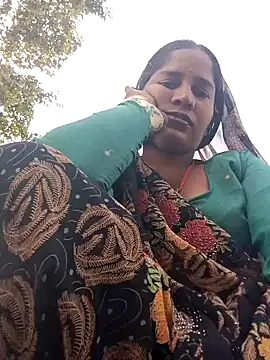 Snapshot of Hot_Seema83 chatting on October 19, 2025, 8:28 am Hot Seema83 online show from October 19, 2025, 8:28 am