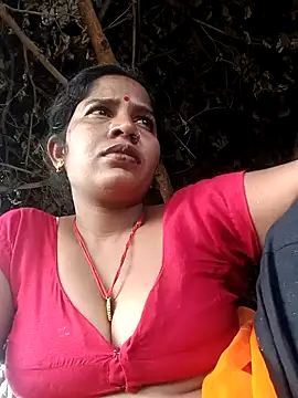 Snapshot of Hot_Seema83 chatting on September 30, 2025, 3:34 am Hot Seema83 online show from September 30, 2025, 3:34 am