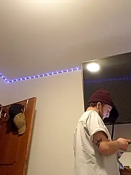 Snapshot of HotRolo chatting on October 28, 2025, 7:29 am HotRolo online show from October 28, 2025, 7:29 am