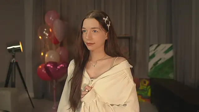 Snapshot of RoxieBolich chatting on October 12, 2025, 1:56 pm RoxieBolich online show from October 12, 2025, 1:56 pm